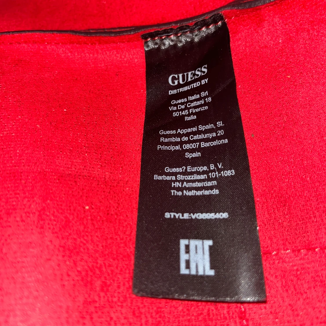 Röd axelväska från Guess - 92