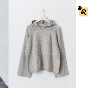 Stickad Hoodie - Super snygg, knappt använd 💗 skriv för egna bilder! Vill få såld så snabbt som möjligt så hör bara av dig eller använd köp nu! 💗kan sälja för 280kr vid snabb affär 💗
