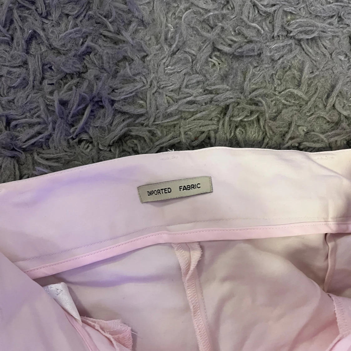 Ljusrosa lågmidjade suit pants med bälte  - 92