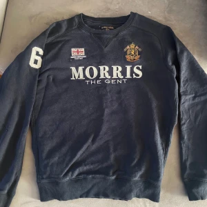  Morris tröja - Säljer en marinblå tröja från Morris i storlek M. Hör av dig vid frågor😃