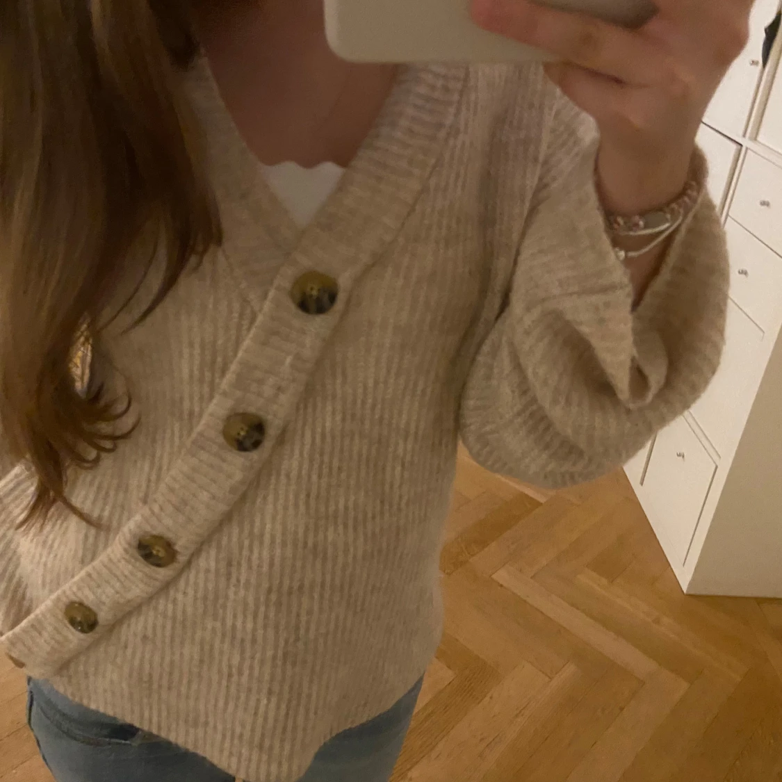 Beige ribbad kofta med knappar - 91