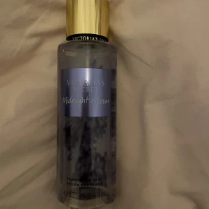 Victoria secret bodymist  - Midningt bloom från victoria secret, 4/5 del kvar av flaskan💓