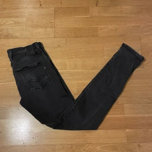 Replay anbass - Säljer mina asfeta svarta replays då de ej passar mig längre. Har inte kommit till så mycket användning och är därför i ett väldigt bra skick. Hör av dig om du har funderingar, pris kan diskuteras vid snabb affär.