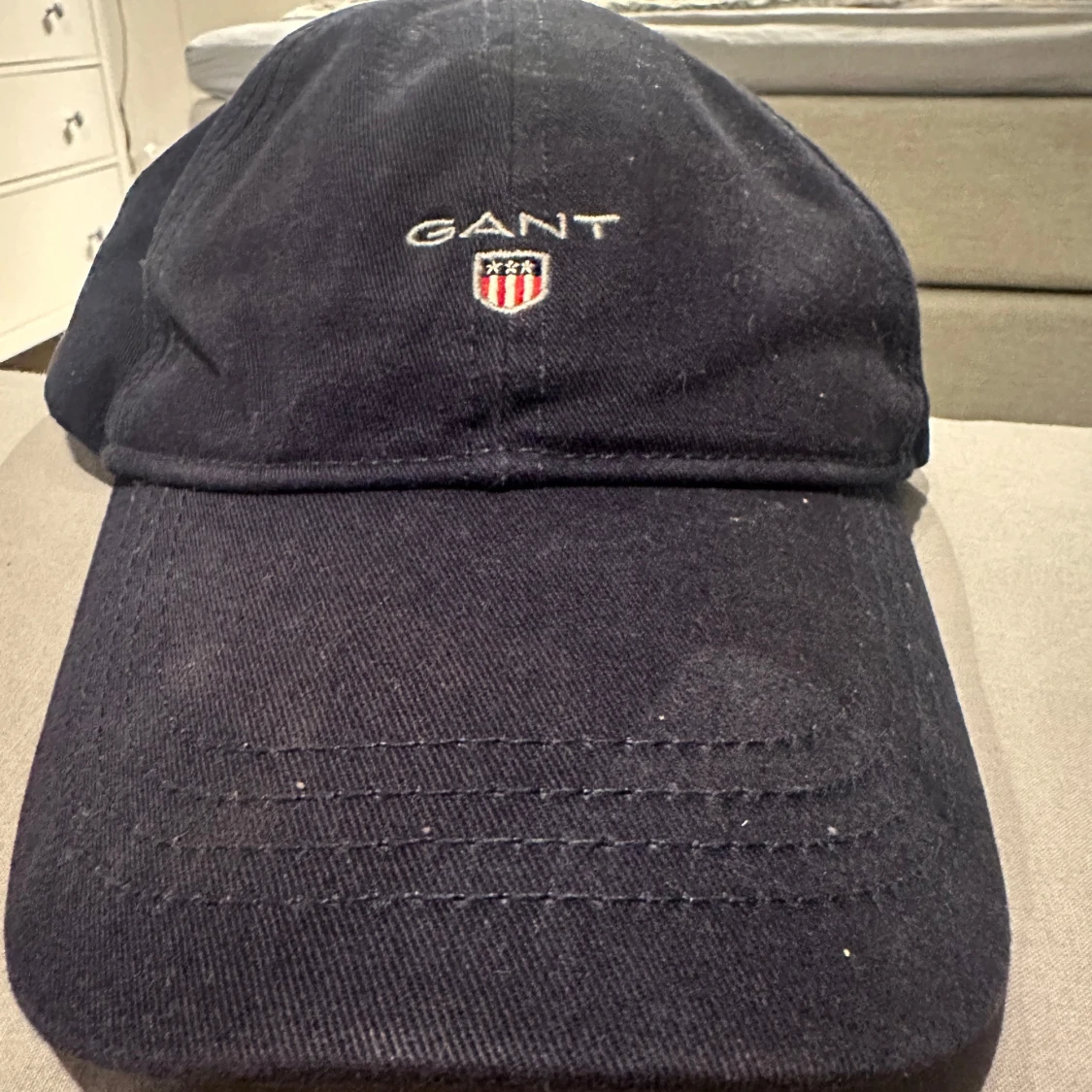 Mörkblå keps från GANT