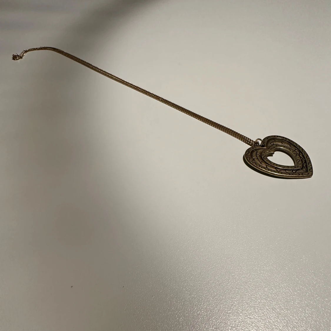 Halsband med hjärtformat hänge - 92