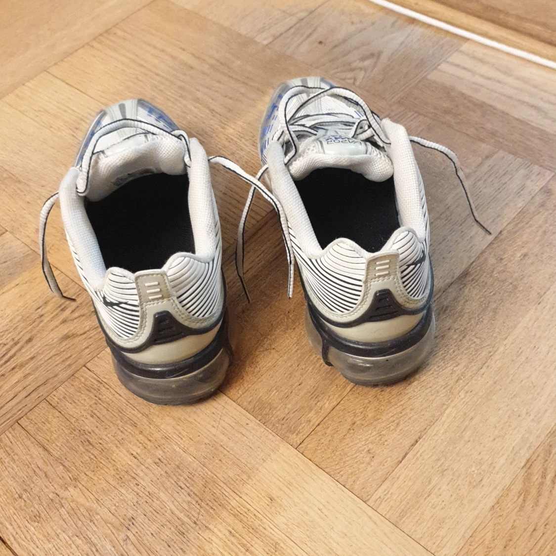 Nike Air Max 360 i vitt och blått - 4