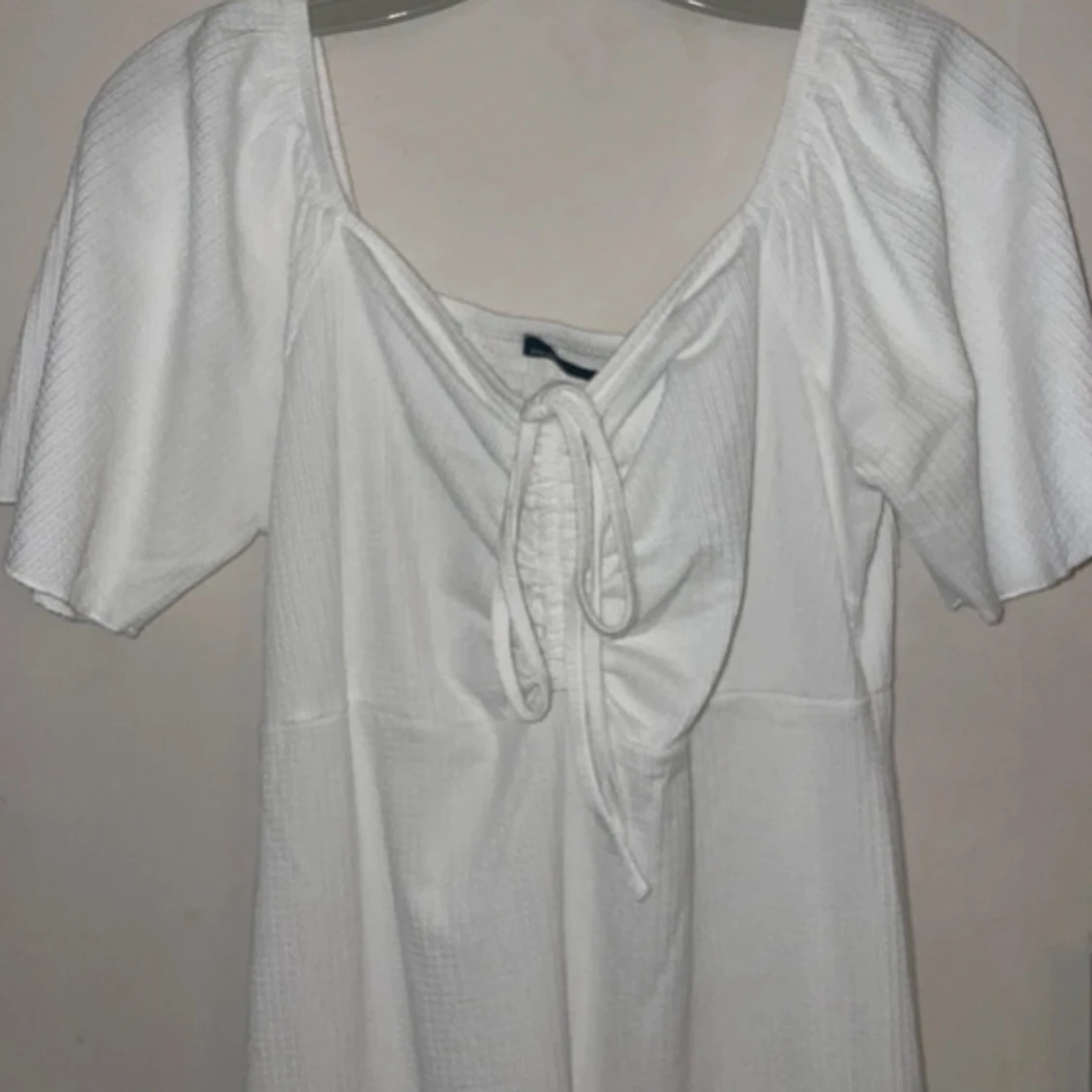 Vit klänning med knytning - 3