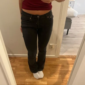 Lågmidjade jeans  - Är 169 lång, ny skick