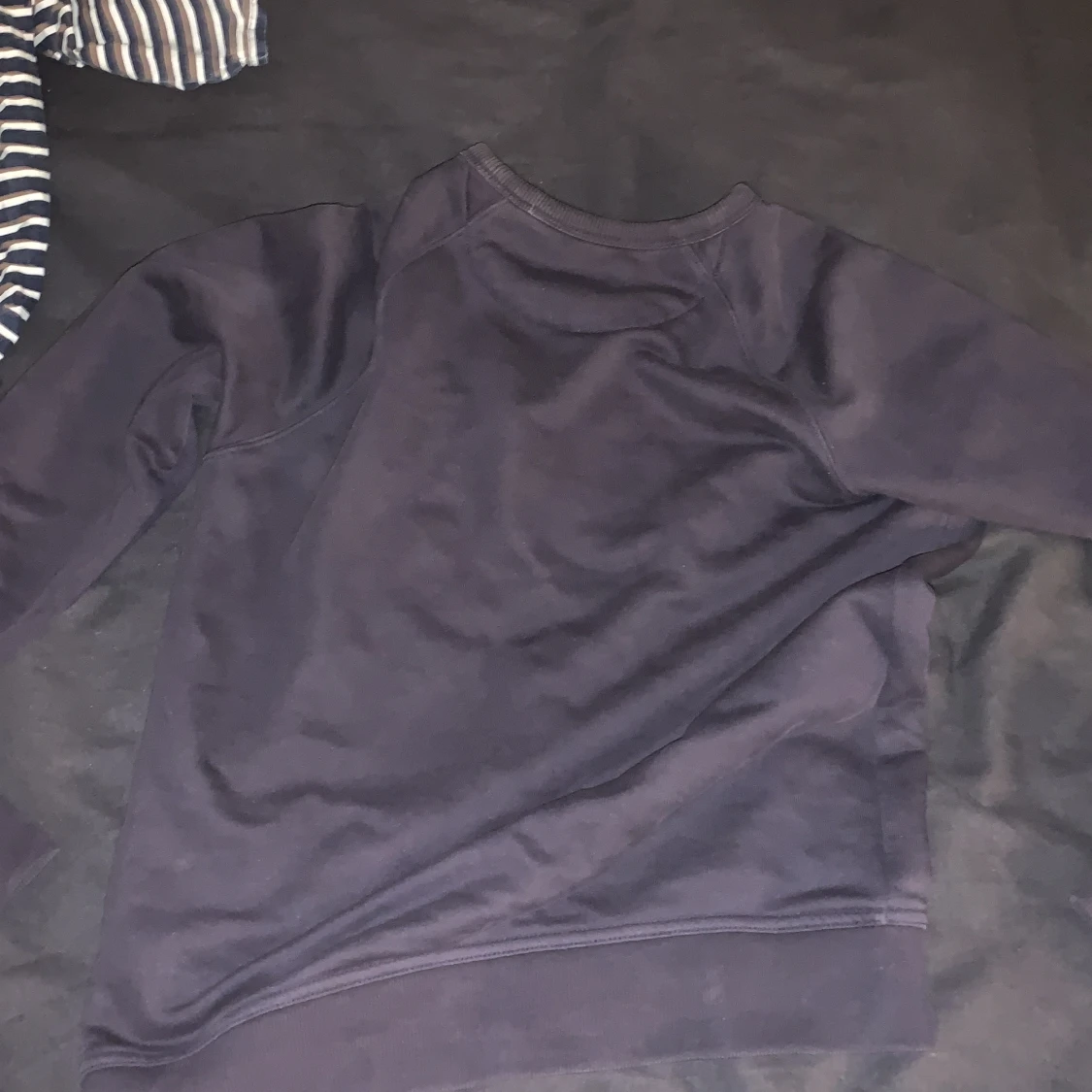 Mörkblå sweatshirt från GANT - 1