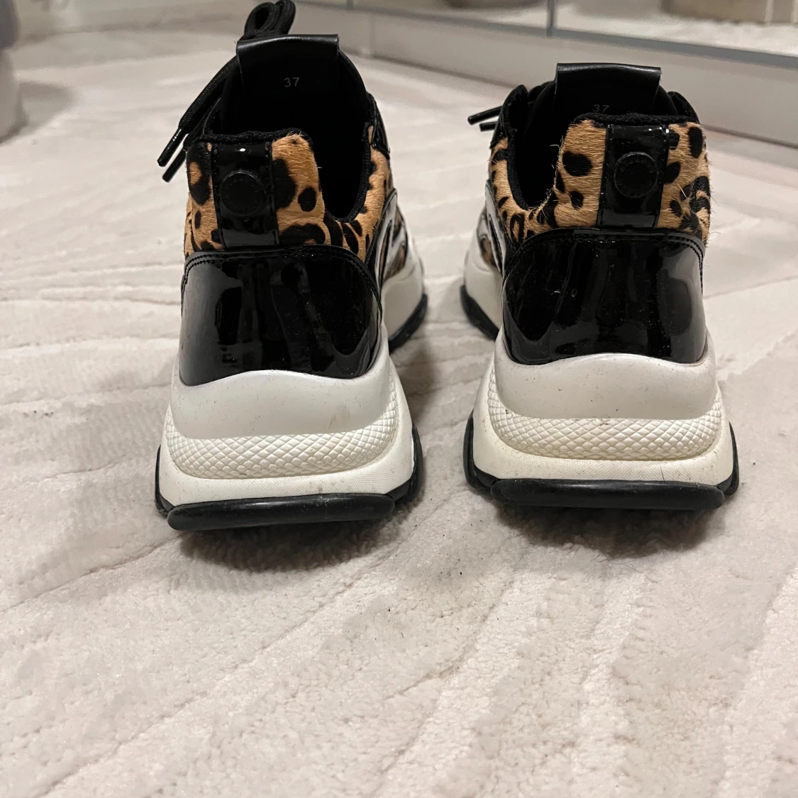 Leopardmönstrade sneakers från STHLM DG - 2