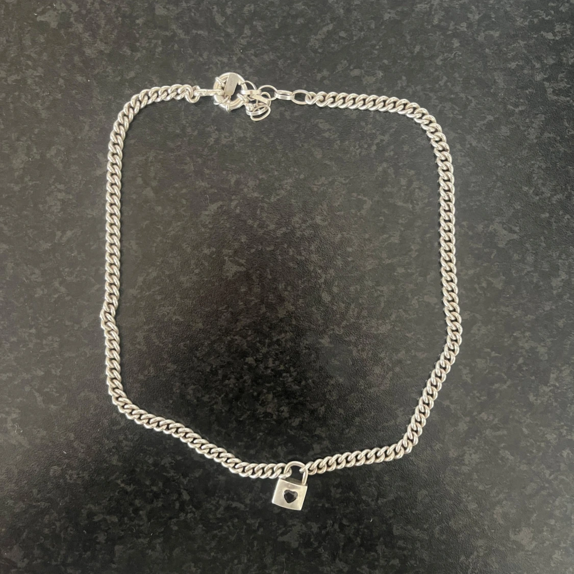 Maria Nilsdotter - Lock of heart silver halsband med låshänge - 1