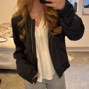 Tunn jacka  - Jätte snygg tunn jacka, perfekt till sommaren!💕💕💕