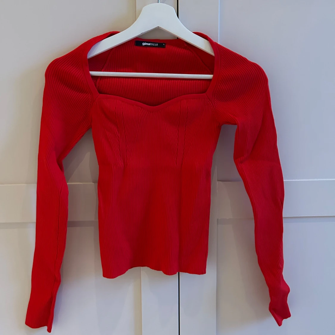 Röd ribbad topp från Gina Tricot  - 3