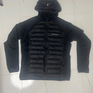  Peak Performance cardigan  - Storlek L men passar M bra 