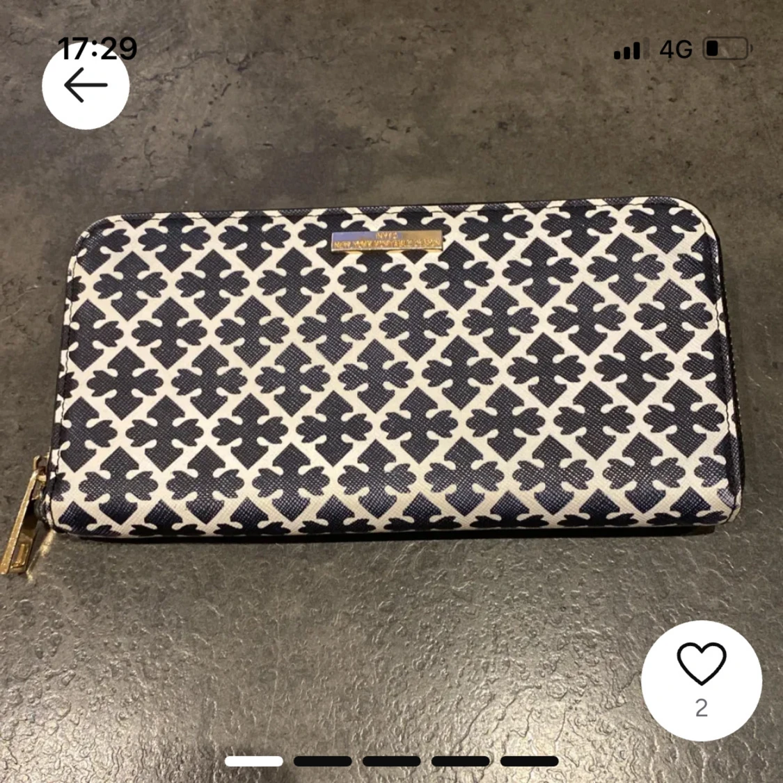 Svart plånbok med mönster - 1