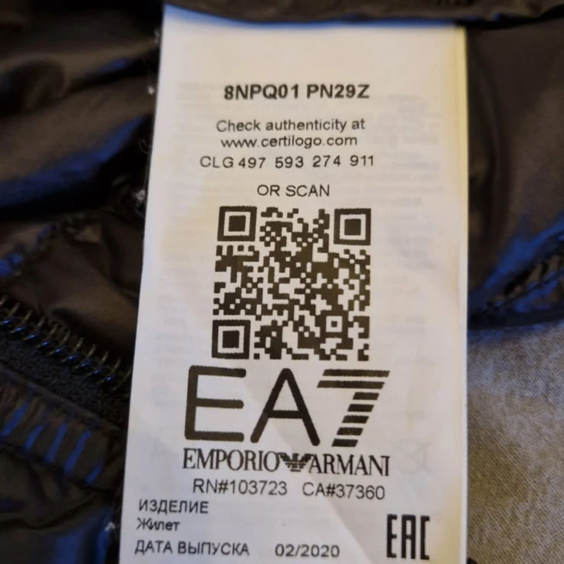 Svart dunväst från Emporio Armani - 3