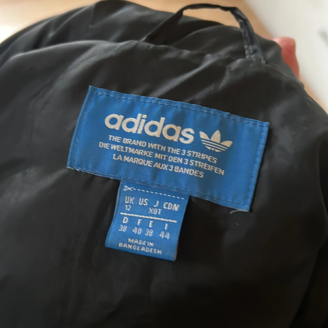 Svart dunjacka från Adidas - 3