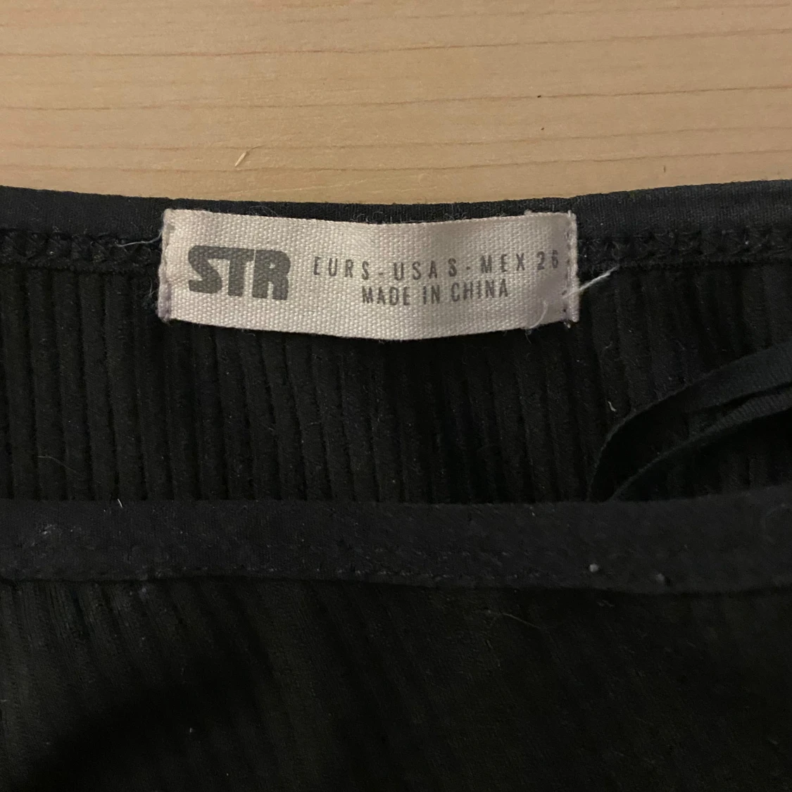 Off-shoulder topp svart - 90