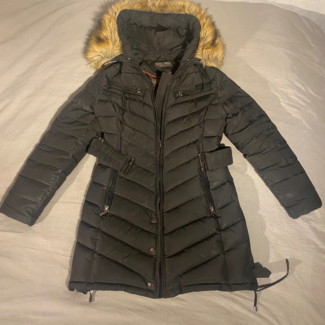 Hollies jacka storlek 36