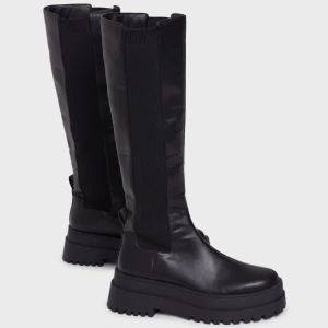 Under knee chelsea boots 38 - Stövlar från Nelly i storlek 38, har knappt blivit använda.