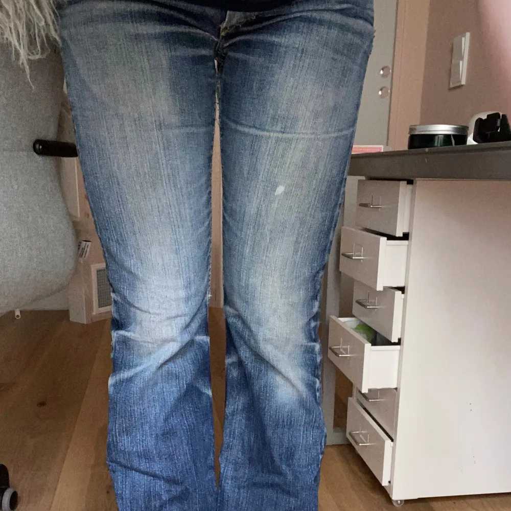 Vintage jeans från lee i storlek 34 . Jeans & Byxor.