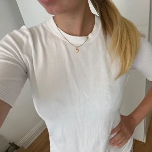 Zara tshirt  - Zara t-shirt i nyskick