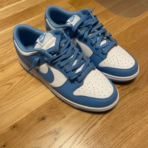 Nike Dunk Low UNC - Storlek 45 Helt oanvända Saknar låda