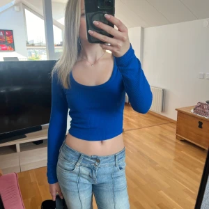 Topp blå - Fin blå topp från berschka!☺️Använd men fint skick!!