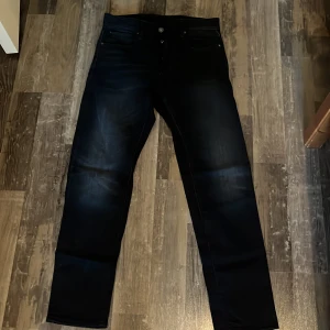 G star raw Slim 3301 Jeans - Jätte bra skick som nytt  Storlek 29/30