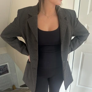 Kavaj - Kavaj från Kappahl, vet ej storlek men passar på xs-m beroende på hur man vill att den ska sitta