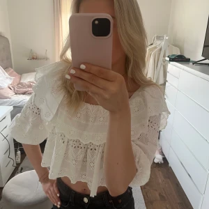 BY MALINA TOPP - Sååå fin och i nyskick🤍pris kan diskuteras då jag rensar garderoben!