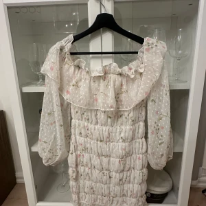 Klänning  - Klänning från gina tricot 🤍💗