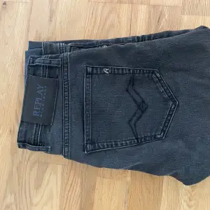 Replay jeans köpta nya för cirka 1300. Säljer för dem har slutat passa mig. Använda sällen Max 4 gånger. Storlek 29