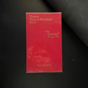 Maison Francis Kurkdjian Baccarat Rouge 540 Extrait de Parfum - Säljer en lyxig parfym från Maison Francis Kurkdjian, Baccarat Rouge 540 Extrait de Parfum. Vid frågor Dm’a