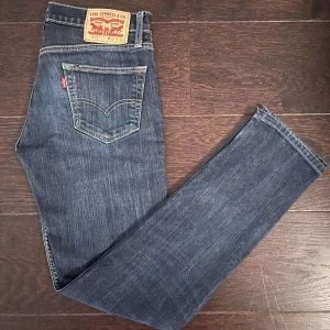 Levis 511  - Tja säljer nu dessa tvär snygga Levis 511 jeans i storlek 30/32. Skick: 9/10 använda max 5 gånger 
