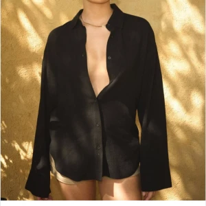 Linne skjorta Nelly - Oanvänd linneskjorta från Nelly❤️ säljer då den inte är min stil. Ordinarie pris 399kr.