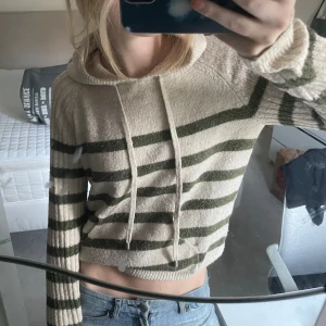 Stickad hoddie - Snygg stickad hoddie💙😇