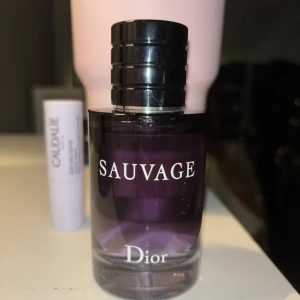 DIOR sauvage 60 ml  - Knappast använd som man ser på bilden💕skriv vid fler frågor eller om priset 