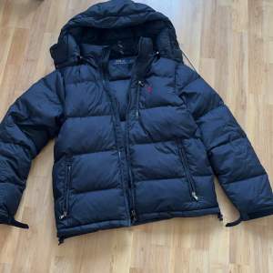 En fet ralph lauren jacka i stlrk S skick 10/10 nypris 4500kr mitt pris 1499kr