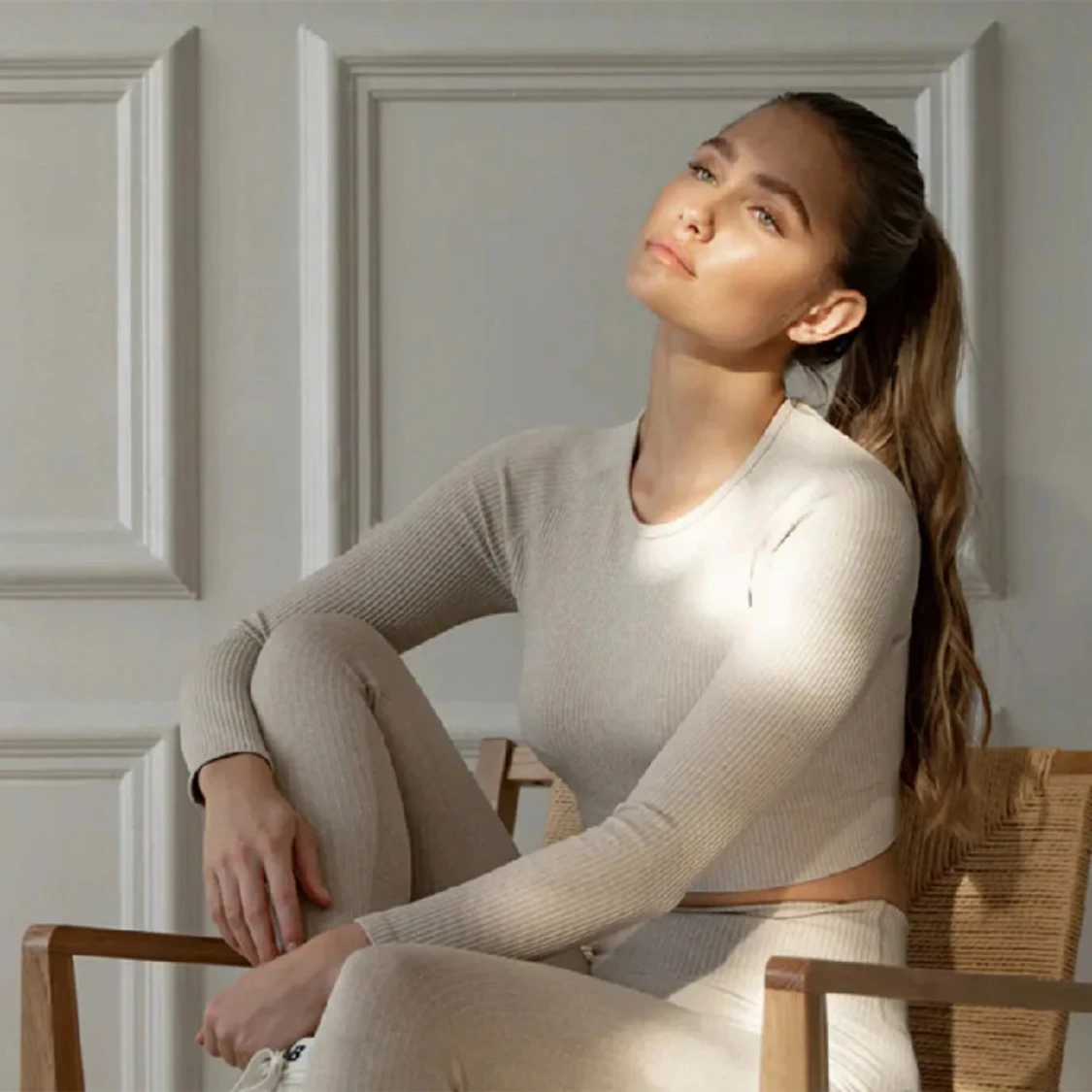 Beige ribbad croppad tröja från Aim'n - 90