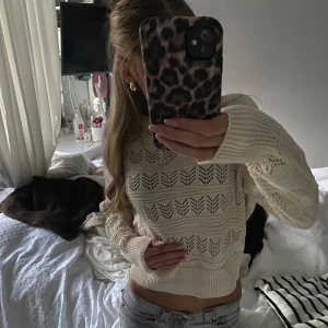 stickad tröja!! - säljer denna super fina stickade tröja!! knappt använd!💕