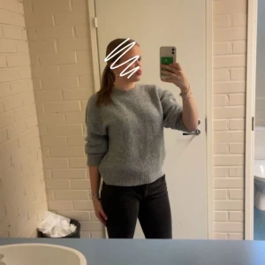 stickad tröja - några gånger använd stickad tröja💗 Mysig och skön💋