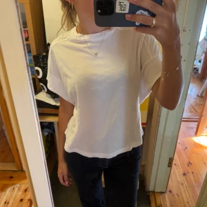 Vit oversized tshirt  - Storlek S men passar XS-M  Bra skick, vit från mango.