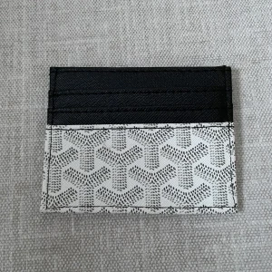 Svart och vit kortplånbok - Snygg stilren plånbok ifrån G O Y A R D funkar till både tjej och kille först till kvarn, sjukt pris 