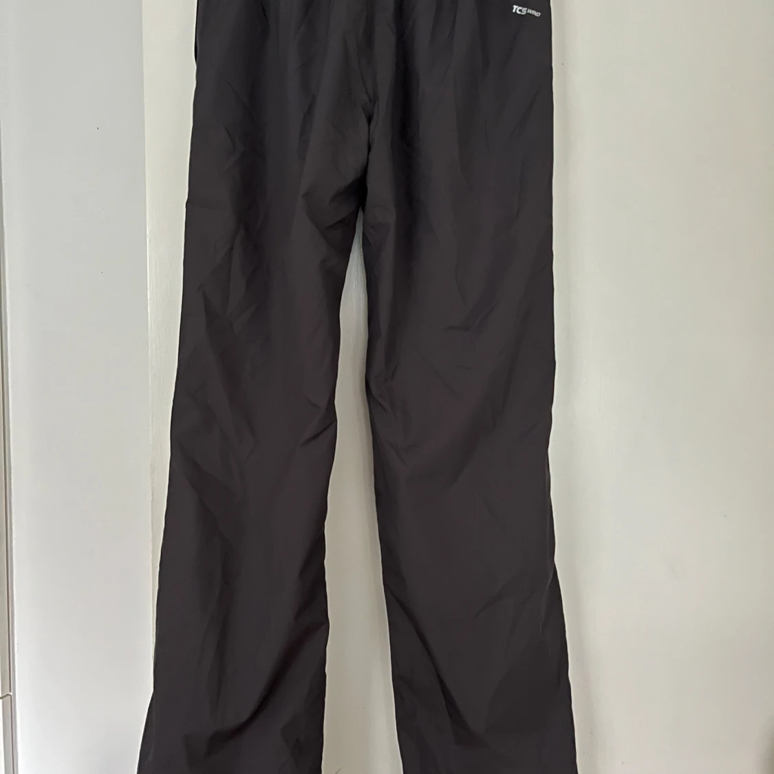 Röd och orange vindjacka och byxor  från SOC - 4