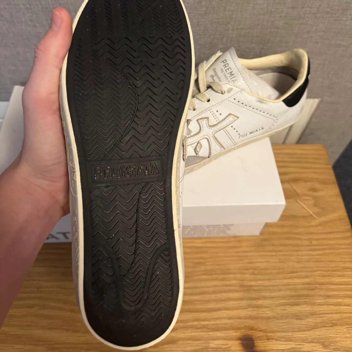 Vita sneakers från Premiata - 1