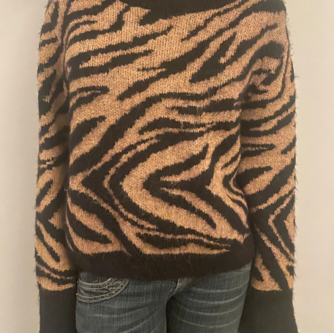 Stickad tröja/kofta - 1