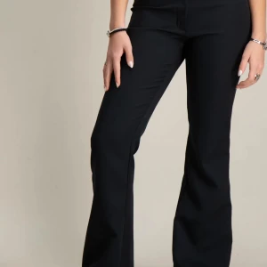 Svarta kostymbyxor - Snygga svarta kostymbyxor, från kids brand store, storlek 34/36💞nypris 400, skriv för egna bilder