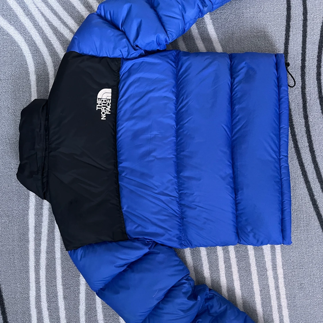 Blå och svart dunjacka från The North Face - 4