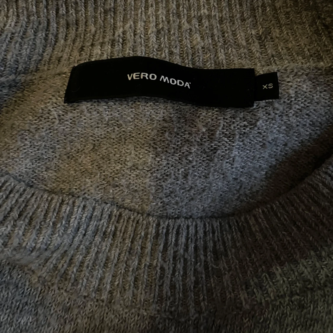 Grå stickad tröja från Vero Moda - 2